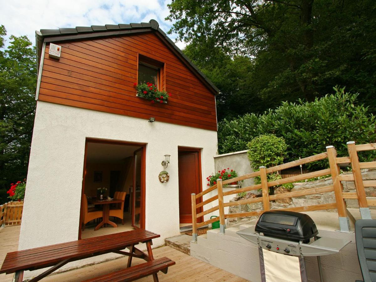 Cottage With A Terrace And A View Of The Valley 艾韦 外观 照片