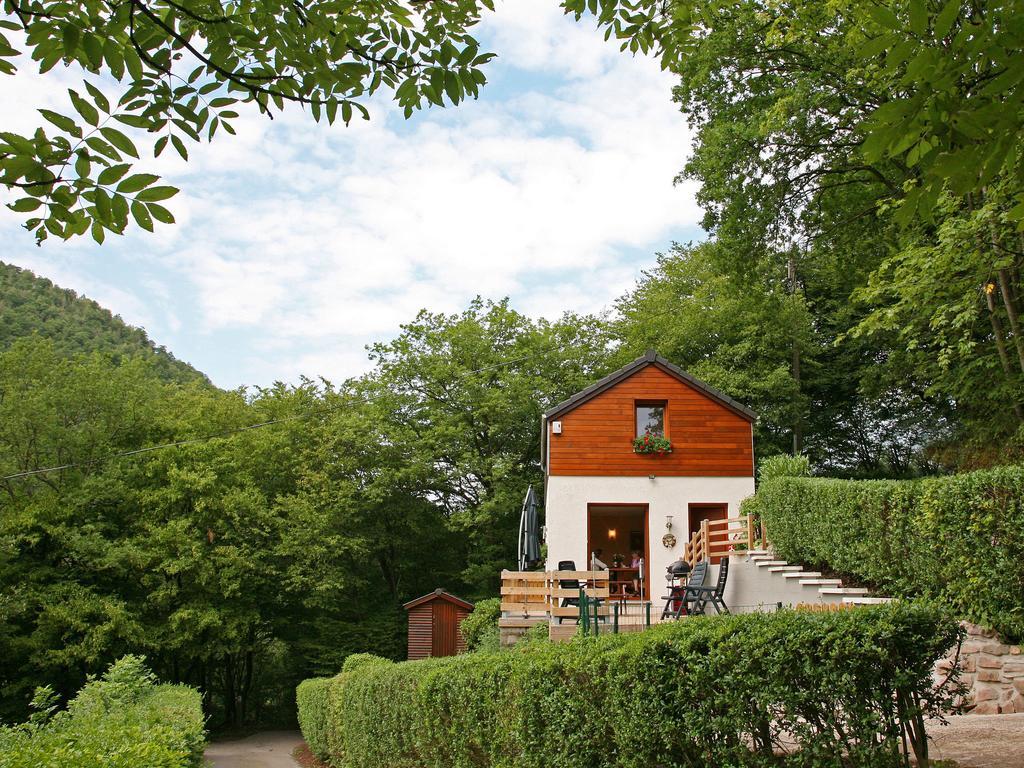 Cottage With A Terrace And A View Of The Valley 艾韦 外观 照片