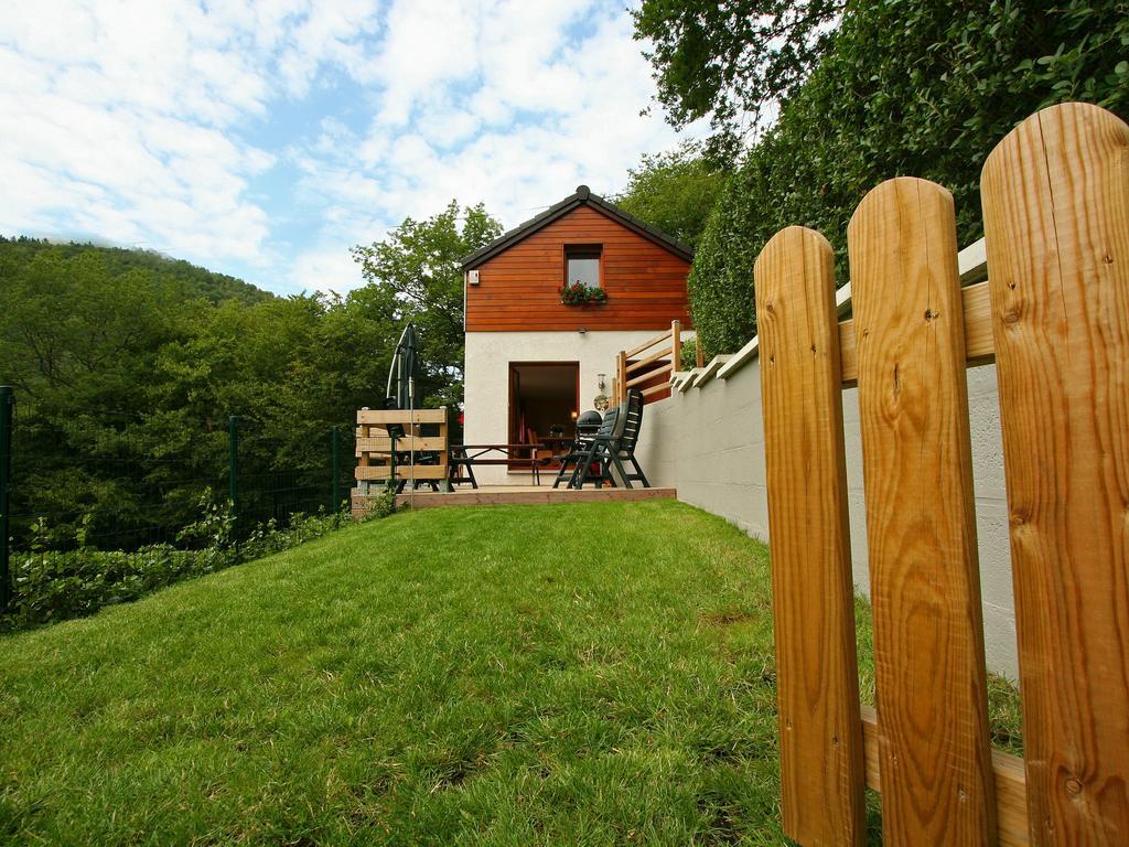 Cottage With A Terrace And A View Of The Valley 艾韦 外观 照片