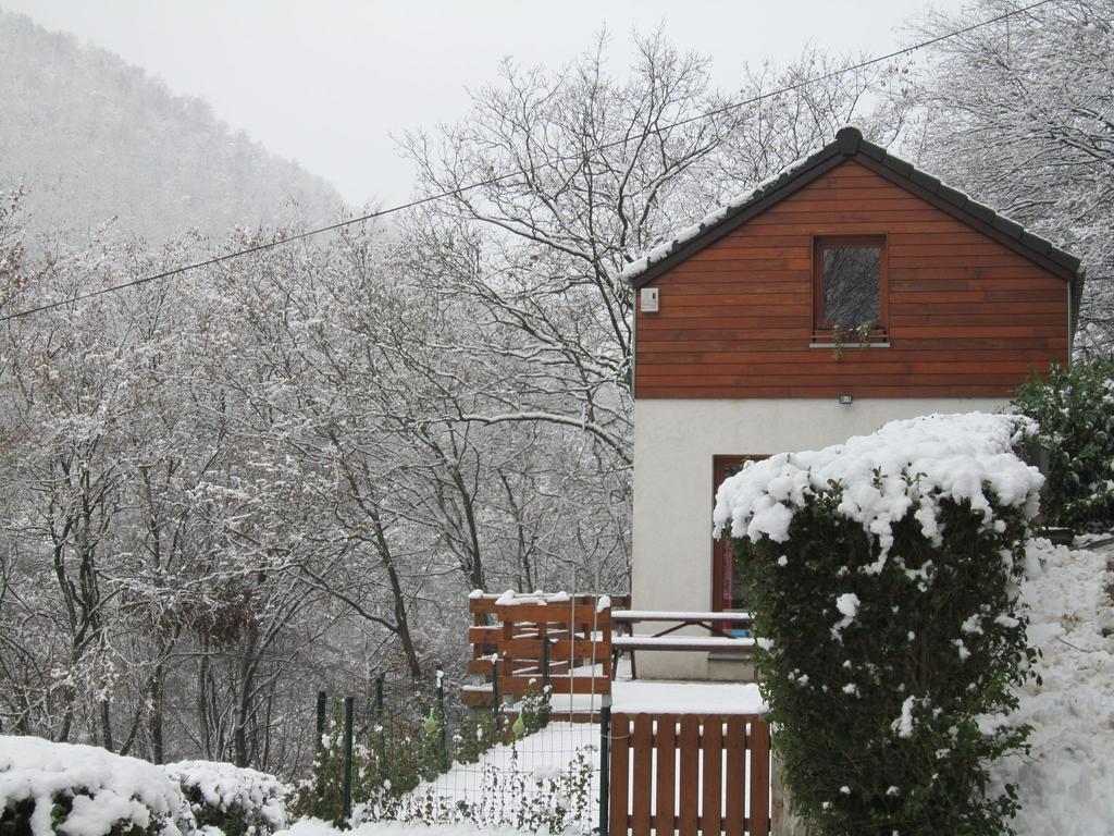 Cottage With A Terrace And A View Of The Valley 艾韦 外观 照片
