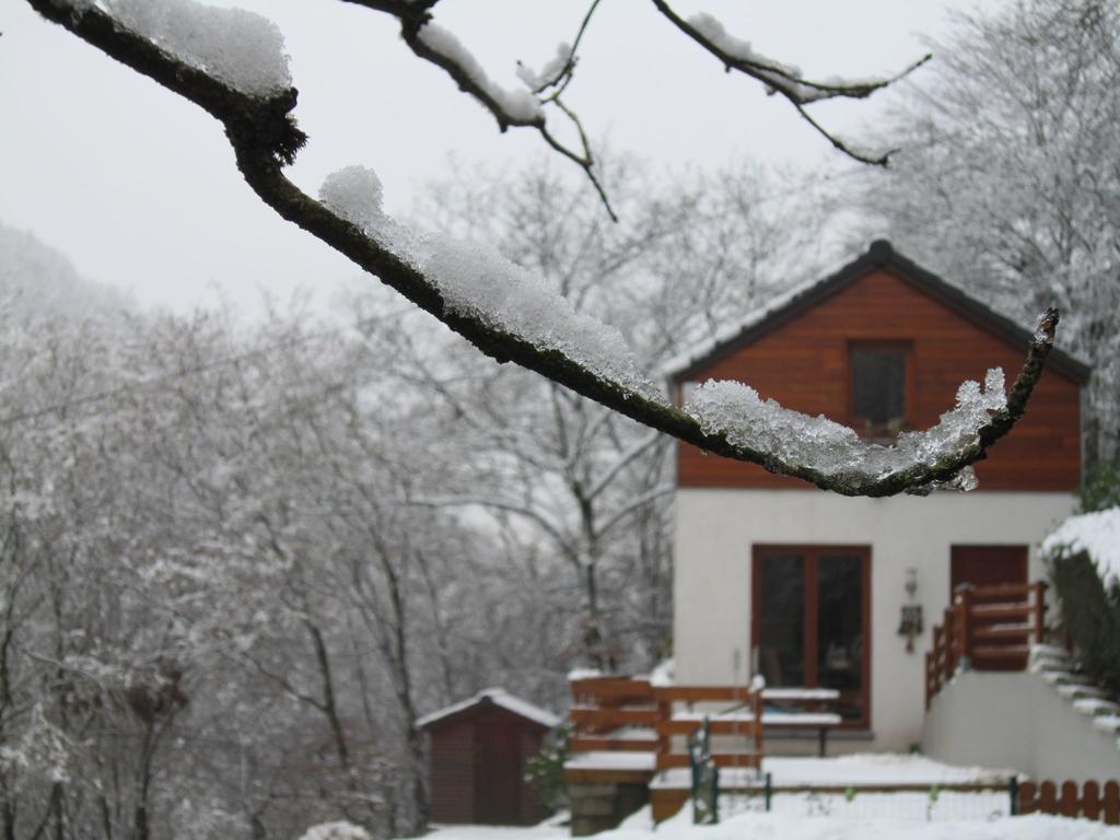 Cottage With A Terrace And A View Of The Valley 艾韦 外观 照片