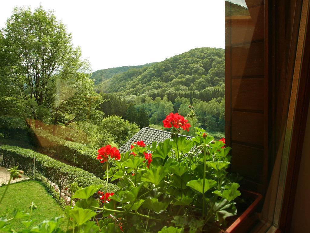 Cottage With A Terrace And A View Of The Valley 艾韦 外观 照片